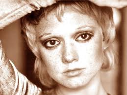 E' la terza di quattro figli, piero, carlo e cicco. Fattitaliani It Rita Pavone Pel Di Carota Compie 70 Anni La Gallery E La Biografia