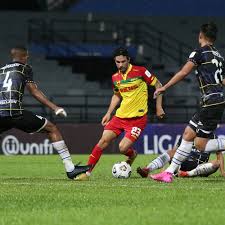 Antaranya bermain perlawanan di padang kelab selangor (kini dikenali sebagai dataran merdeka). Oliver Buff Pacu Kemenangan Selangor Stadium Astro
