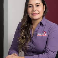 Who can recommend a good photographer for a quinceañera beach photo shoot?