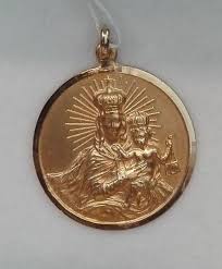 Según la tradición, éste era el lugar donde se refugiaba el profeta. Bonita Medalla Virgen Del Carmen Oro Primera Ley Filo Liso 24 Mm