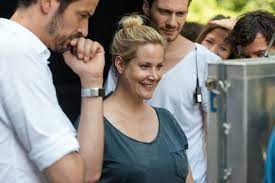 (by roman goebel) screenwriter & director #traumfrauen #highsociety screenwriter #keinohrhasen #zweiohrküken #rubbeldiekatz. Anika Decker Portrait Kino De