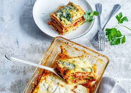 Bei einer guten lasagne trifft pasta, das soulfood par excellence auf die drei schönsten wörter der welt. Lasagne Ein Gedicht Von Einem Gericht Betty Bossi