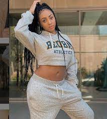 The sinners launch an attack and in the process kidnap ichigo's younger sister. Nadia Nakai Is Working On A Secret Project Zimbolebs