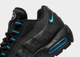 With four iterations prior, nike released the air max 95 in 1995, showcasing a provocative silhouette that was unlike any other shoe the marketplace had seen before. Nike Air Max 95 Herren Schwarz Jd Sports