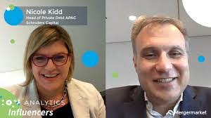 Tracey Hoy's Instagram, Twitter & Facebook