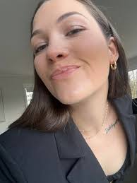 What rooms are available for rent in Perth, near the airport and town?