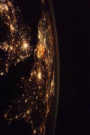 40 ans après la fameuse photo de la terre vue de l'espace par apollo 17 (blue marble), la nasa a rendu publiques, le 5 décembre, les premières c'est avec le satellite suomi npp qu'elle a pu photographier notre planète de nuit. 25 Photos De L Espace Prises Par L Astronaute Thomas Pesquet Agence Spatiale Canadienne