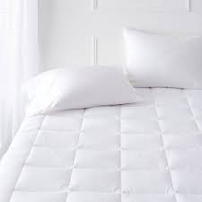 The quilted top is filled with a spiral spun polyester fiber fill, which gives it a good bit of loft while maintaining its shape. Iso Cool Memory Foam Mattress Pad Review