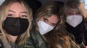 She used to be known as leni samuel but has gone back to leni klum, at least professionally. Leni Klum Mit Mama Heidi Klum Auf Dem Cover Der Vogue Stern De