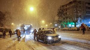 La policía detiene en madrid a dos personas por los. Una Nevada Historica Colapsa Madrid Y Obliga A Cerrar Barajas Noticias De Nacional En Diario De Navarra