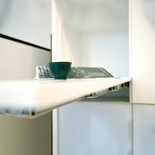 Ütü masası çeşitleri, kıyafetlerinizi ütülerken düz bir zemin sunar. Hafele Quick Dolap Ici Katlanir Masa Donanimi I Evan Com Tr