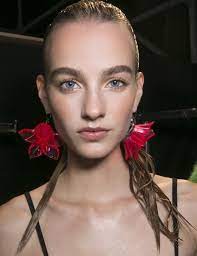 Capelli Effetto Bagnato E Tendenza Wet Look Cool Hairstyles Hair Styles Summer Beauty Trends