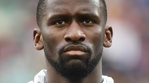 Chelsea defender antonio rudiger is starting in the euro 2020 clash between portugal and germany. Antonio Rudiger Wurde Der Nationalspieler Von Tom Bartels Rassistisch Beleidigt Gala De