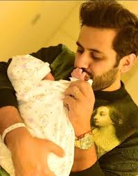 إصابة توم هانكس وزوجته ريتا ويلسون بعدوى. Ø¨Ø§Ù„ØµÙˆØ± Ø¹Ø¨Ø¯ Ø§Ù„Ù„Ù‡ Ø¨ÙˆØ´Ù‡Ø±ÙŠ ÙŠØ±Ø²Ù‚ Ø¨Ø·ÙÙ„ØªÙ‡ Ø§Ù„Ø£ÙˆÙ„Ù‰ ÙˆÙŠØªÙ„Ù‚Ù‰ ØªÙ‡Ø§Ù†ÙŠ Ø§Ù„Ù†Ø¬ÙˆÙ… Ù…Ø¬Ù„Ø© Ù‡ÙŠ