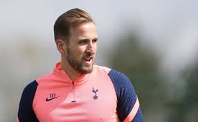 One of our own, harry kane has risen from our academy to establish himself as one of the best strikers around. Eye Watering Harry Kane Contract Offer Emerges As Man Utd And Man City Do Battle Mirror Online