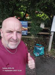 Had one green bag left & one area I wanted to do before I head back up  country later......the area near entrance to holiday park ....so after  filling up with Diesel John