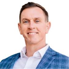 Balancing Tech and Human Connection in Leadership