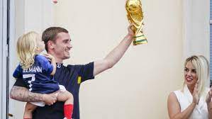 Check spelling or type a new query. Frankreich Sturmer Antoine Griezmann Das Ist Seine Susse Familie
