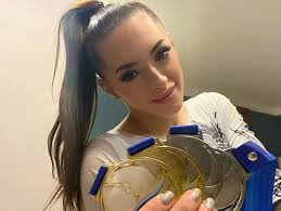 În octombrie 2014, un videoclip al gimnastei larisa iordache a devenit viral. Cine E Larisa Iordache Gimnasta Care A CaÈ™tigat Aur La Europene