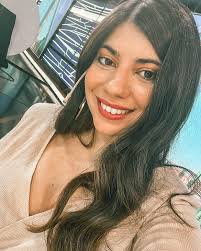 Postales del #verano en @lanacionmas ⚡️🩷 info&risas 💫 💇‍♀️ @fabioczhair  💄 @danimaletlopez