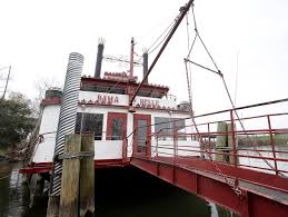 Owner's family puts Bama Belle riverboat