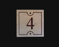 Plaque Gravee En Pierre Naturelle De Bourgogne Plaque De Rue Blason Plaque De Rue Pierre De Bourgogne Numero De Rue