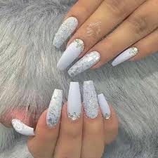 No podemos dejar el blanco como color definitivo para una novia. 20 Hermosas Disenos De Unas En Blanco Que Te Encantaran Luxury Nails Gorgeous Nails White Acrylic Nails