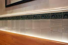 Daher werden sie auch gerne als. Wandfliesen Bordueren Und Sockelfliesen Mehrfarbig Und Einfarbig Inspiriation Golem Kunst Und Baukeramik Golem Baukeramik