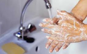 Copii pot avea de asemenea febra si leziuni in gat. De Ce Poate SÄƒ ReaparÄƒ Boala GurÄƒ ManÄƒ Picior La Copii