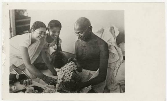 1944 MAHATMA GANDHI Original photograph 13.3 x 7.9 cm Photographer Kanu Gandhi | #1726150514