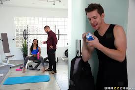 ▷ Kira Noir in Kira Finds Her Motivation (Photo 2) | Brazzers