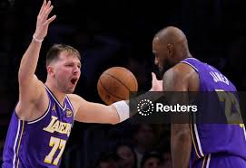NBA: San Antonio Spurs at Los Angeles Lakers