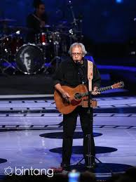 Proses shooting iwan fals music for adventure. Pesawat Tempur Santapan Pembuka Konser Iwan Fals Konser Pertempuran Musisi