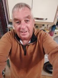 Hola saludos desde Quito Ecuador tengo 31 años pasivo busco a esa persona  que vea más allá de mi mal físico si no mis sentimientos