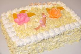 In una ciotolina a parte unite i tuorli e lo zucchero di canna 16. Torta Con Chantilly Cioccolato Bianco E Pesche Le Delizie Di Patrizia