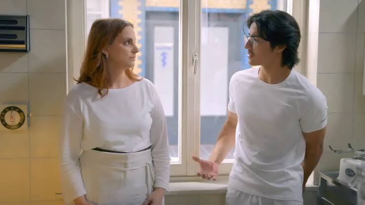 „Unter uns“-Folge vom 28. September 2026 auf RTL+: Anna und Taro  verheimlichen Sina den brisanten Polizeibrief