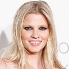 Having more than 8 years of diverse experiences, especially in podiatry, dr. Lara Stone Nachrichten Videos Audios Und Fotos Mediamass