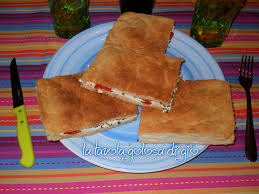 Ciao,ho preparato questa focaccia ieri pomeriggio e dopo 3 ore di lievitazione l'ho infornata ma era cresciuta solo la parte superiore. Focaccia Morbida Ripiena Di Ricotta La Tavola Golosa Di Gio