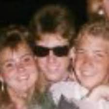 Who is a good boat broker to assist with selling a boat?