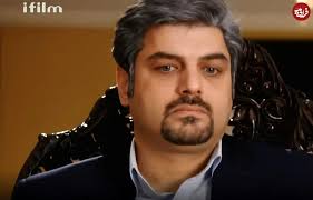 ببینید| سفر در زمان؛ «نادر» سریال آوای باران در حال موتورسواری با خانواده؛ سال 1401