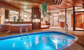 Romance Package At Hotel Outside Milwaukee Stay The Night Pool Swimming Pools