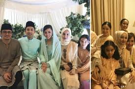 Foto terakhir bersama bella yang diunggah emran bertepatan dengan ulang tahun pernikahan mereka, 4 agustus 2017. Laudya Cynthia Bella Pamer Gambar Bersama Engku Emran Dan Engku Aleesya Kaw Rojak Daily