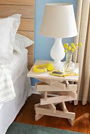 La Table D Appoint Mikado A Faire Soi Meme Deconome Tables De Nuit Palettes Idee Deco Diy Decoration Interieure