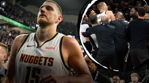 'Não me arrependo': Jokic abre o jogo sobre o que motivou confusão generalizada em Wolves x Nuggets
