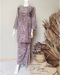 The early baju kurung was longer and looser. New Arrival Kurung Johor Baju Kurung Tradisional Facebook