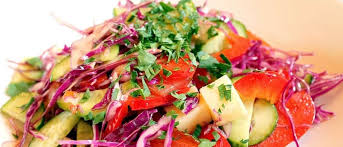 Salad sayur lebih bermanfaat untuk menjaga asupan serat bagi pencernaan. Membuat Salad Sehat Guesehat Com