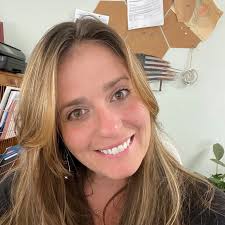 Amanda Bertsch's Instagram, Twitter & Facebook