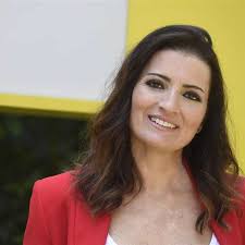 Ayuda al tránsito intestinal combatiendo el estreñimiento, la inflamación del vientre y la sensación de pesadez que queda después de ingerir los alimentos. Silvia Abril La Humorista Que Enamoro A Andreu Buenafuente