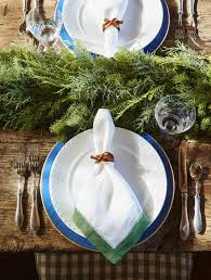 Informal place settings informal table settings have fewer utensils, which are arranged in a manner according to their use. 30 Best Christmas Tables Holiday Place Settings