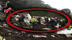O avião caiu antes de chegar ao destino foto: Imagens Exclusivas Do Acidente Com Aviao Chapecoense Youtube